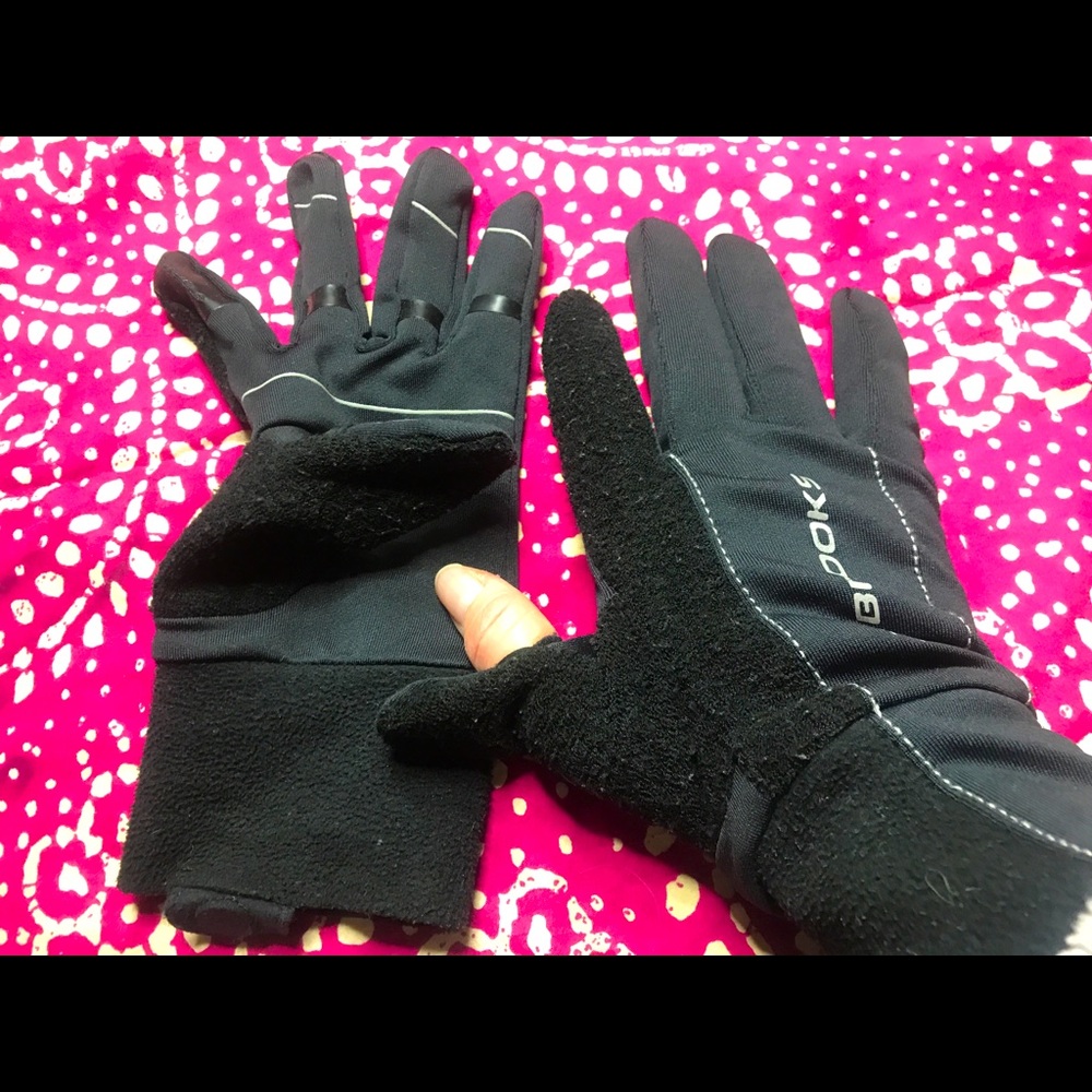 Brooks running gloves.